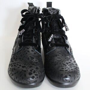 Alegria Eliza Tooled Black Leather Wedge Ankle Booties Size 9.5 / 40